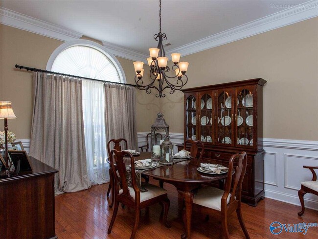 Building Photo - 25753 Summerwood Dr