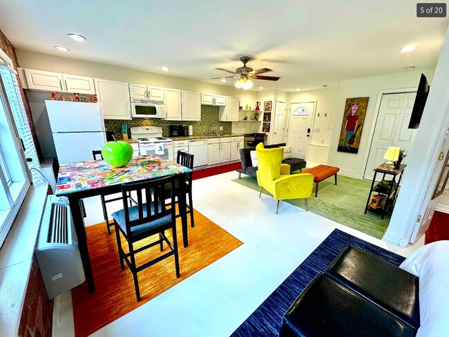 Foto del edificio - 924 Spain Ave