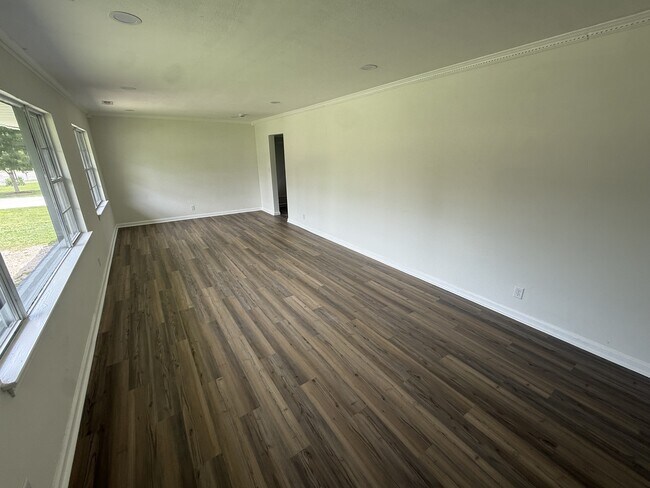 Building Photo - 4314 Shawnee Cir