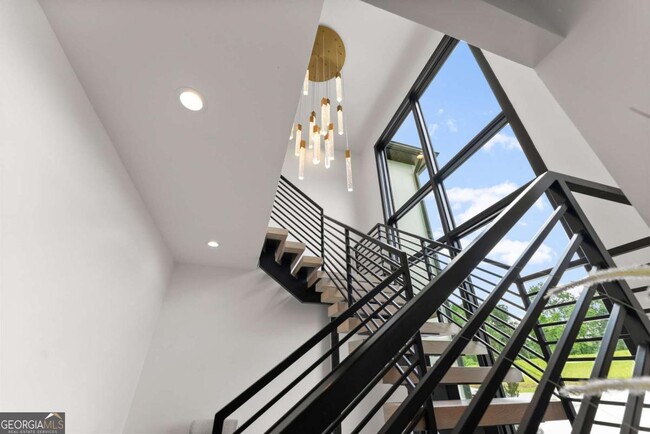 Building Photo - 151 S Pointe Dr