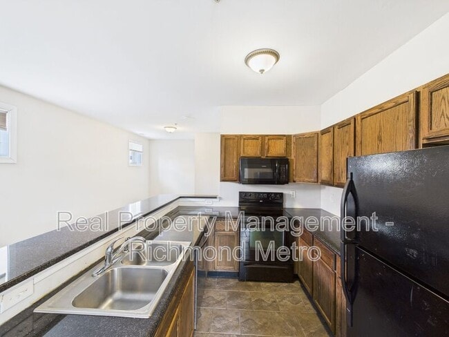 Building Photo - 215 N 18th St