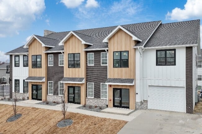 Building Photo - Birchwood Grove