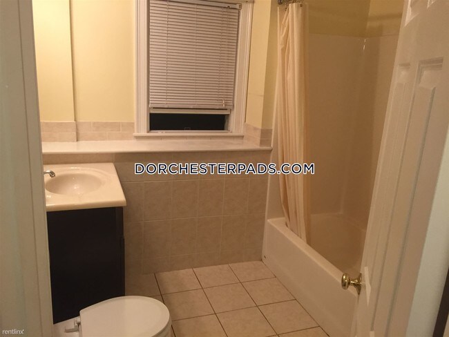 Foto del edificio - 102 Pierce Ave