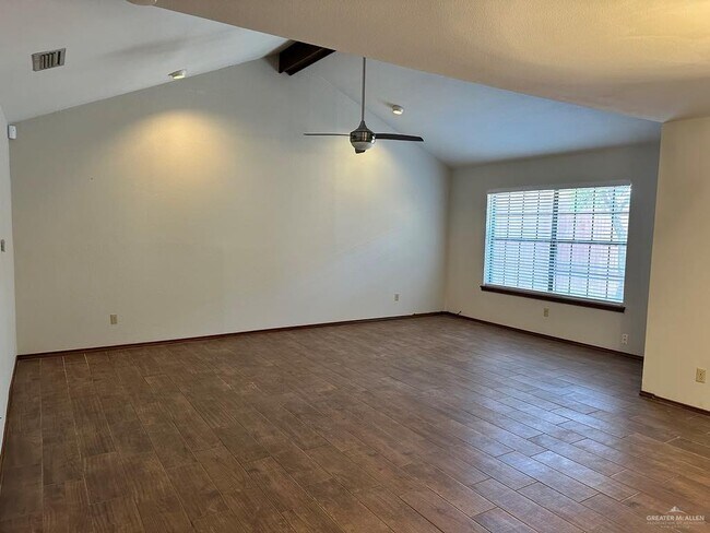 Building Photo - 1105 Cardinal Ave