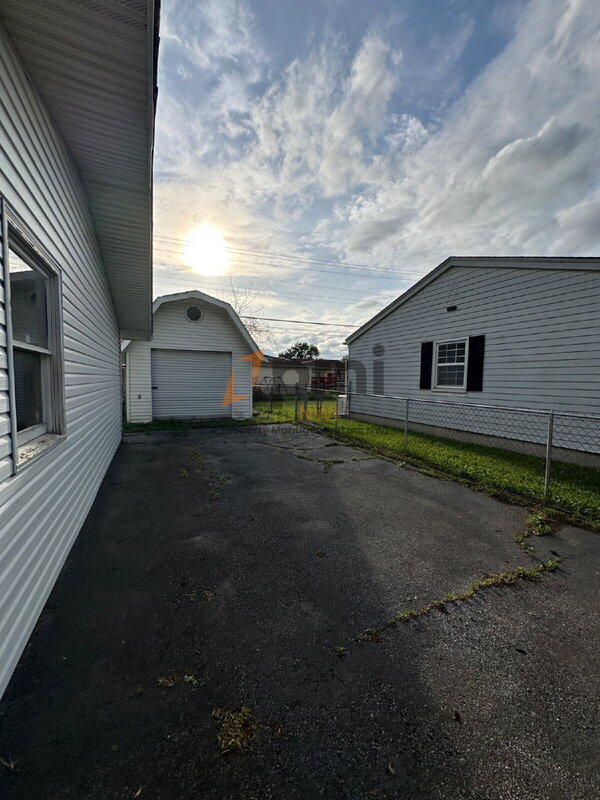 Foto del edificio - 732 N State Rd 149