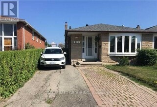 Building Photo - 870 Consort Crescent