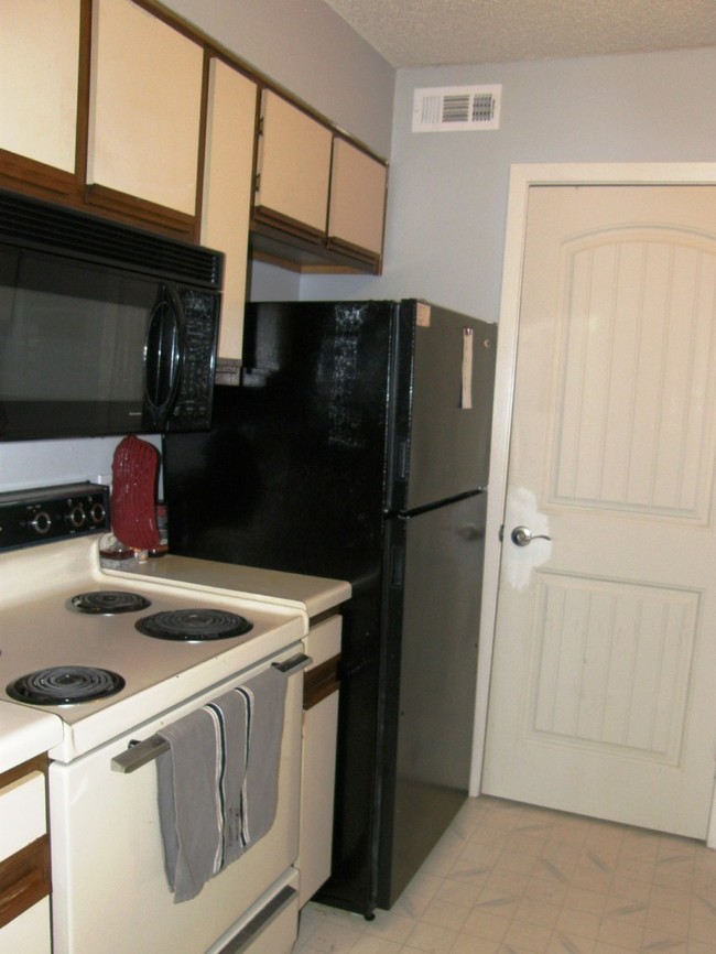 Kitchen - Foxboro Apartments