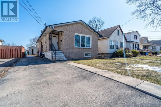 Building Photo - 564 Waterloo St