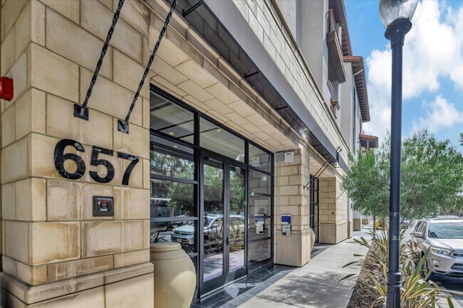 Building Photo - 657 Walnut St