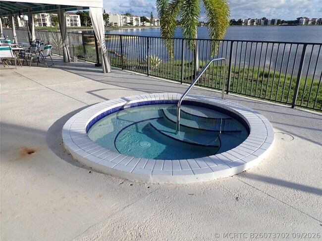 Foto del edificio - 106 Lake Emerald Dr