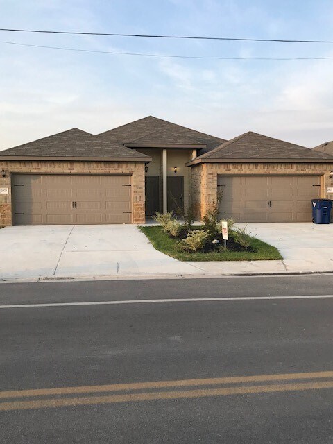 Foto del edificio - *COMING SOON* High Ceilings, Fenced Yard & 2-Car Garage – New Braunfels Living!