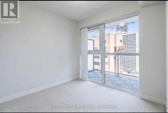 Photo du bâtiment - 28 Ted Rogers Way