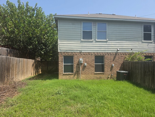 Building Photo - Room in Duplex on Arbor Ave