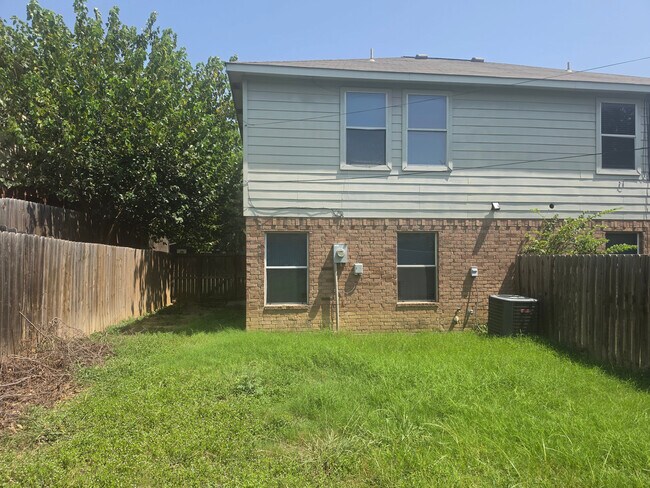 Foto del edificio - Room in Duplex on Arbor Ave