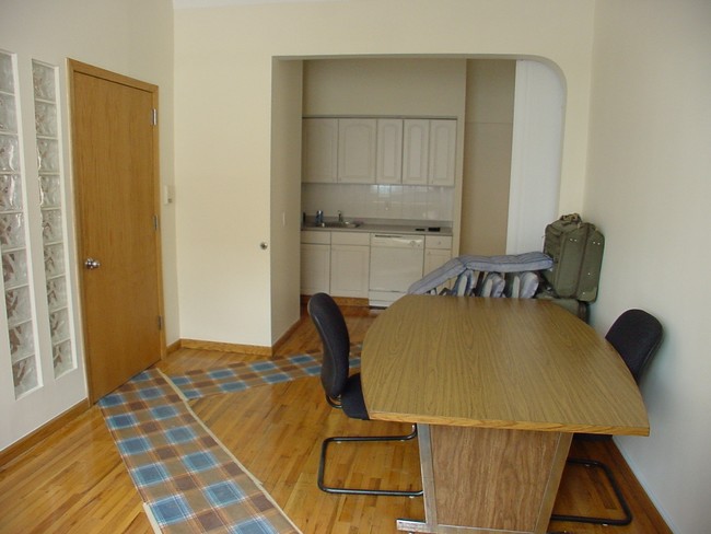 Interior Photo - 691-693 Lorimer St