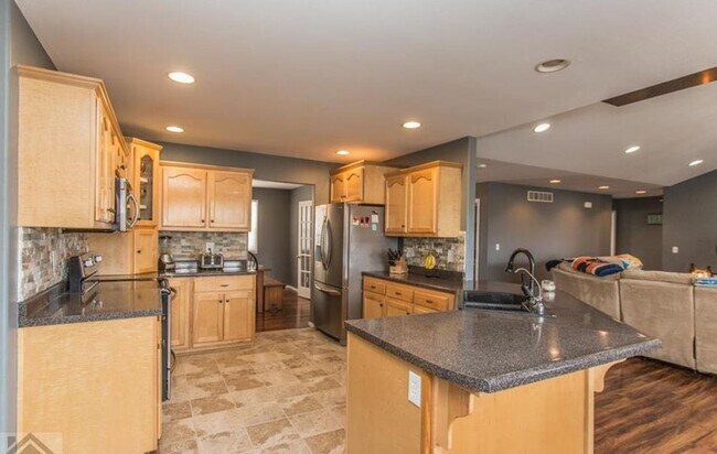 Foto del edificio - Ready February 1, 2026!!!