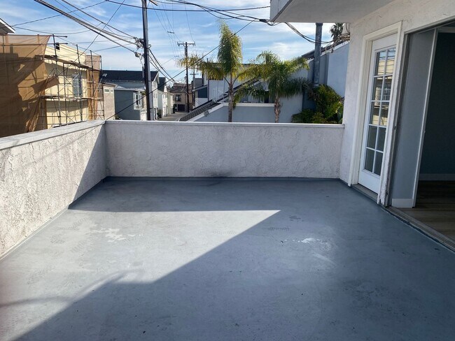 Foto del edificio - 900 W Balboa Blvd