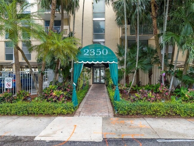 Foto del edificio - 2350 NE 135th St