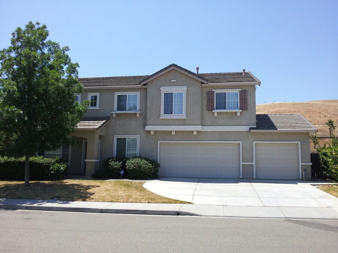 Foto principal - RARE PITTSBURG RENTAL OPPORTUNITY! Beautif...