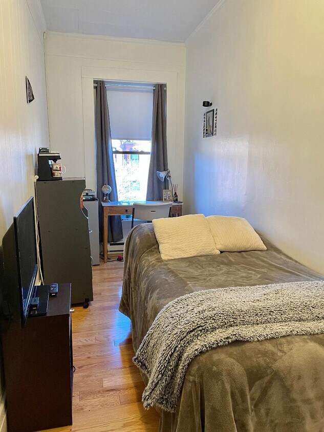 Primary Photo - 244 Newbury St