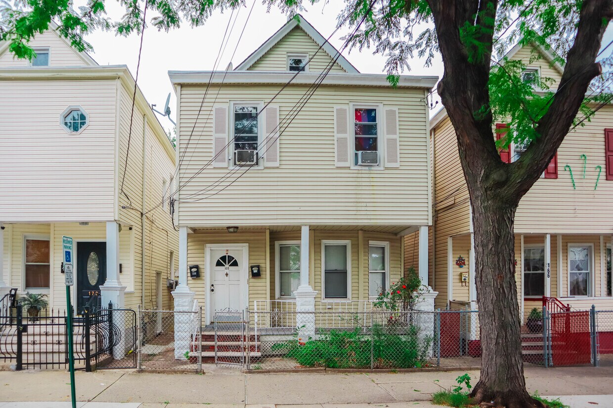 Primary Photo - 168 Lake Ave