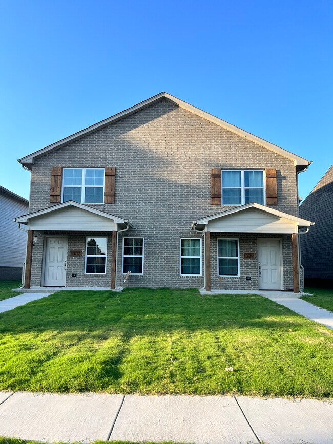 Building Photo - 1335 Eastgate Dr