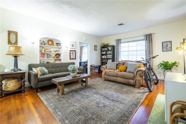 Foto del edificio - 3119 Tom Green St