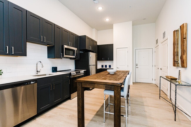 Building Photo - Opal Largo Station