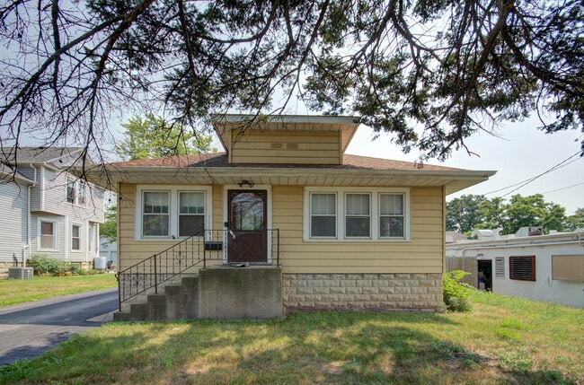 Building Photo - 1116 Richards St