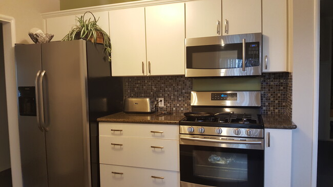 Kitchen - 5021 W 62nd St