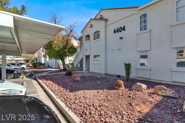 Foto del edificio - 4404 W Lake Mead Blvd