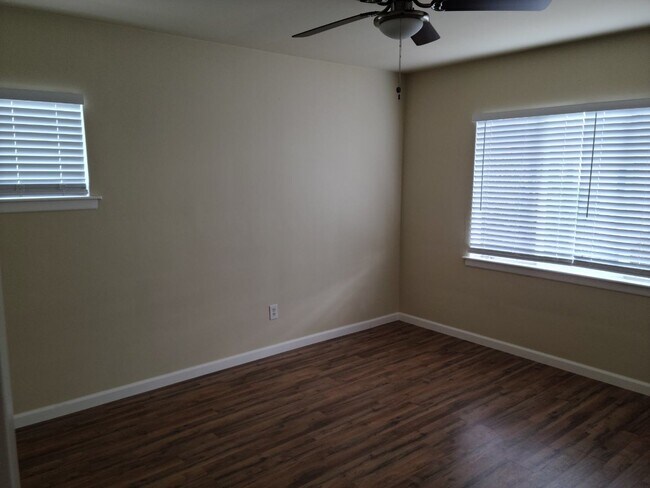 Foto del edificio - 1745 N Kingsley Dr