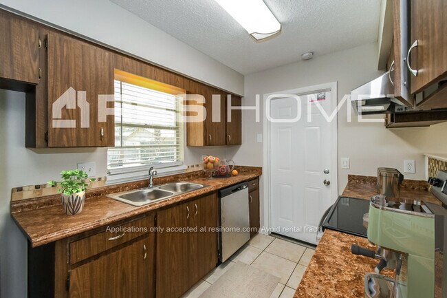 Foto del edificio - 8368 Geoffrey Ct