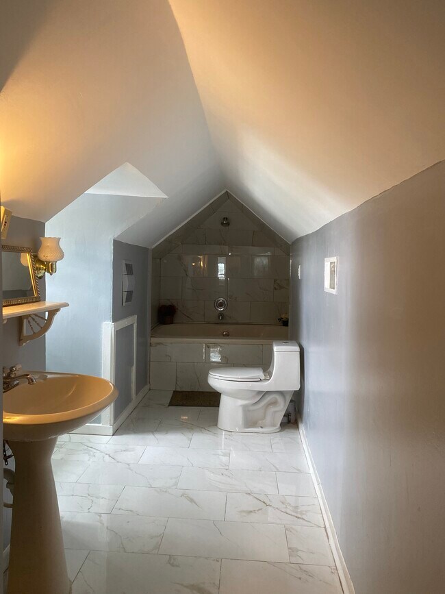 421 Howard St, San Antonio, TX 78212 Townhouse for Rent in San