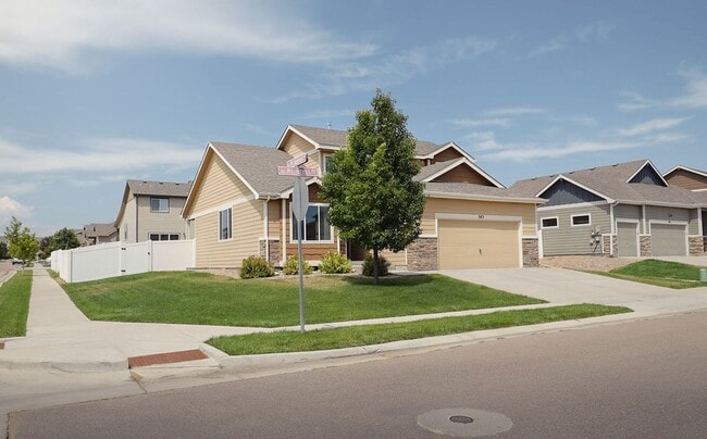 Foto del edificio - 3 bedroom. 2.5 bath two story home in seve...