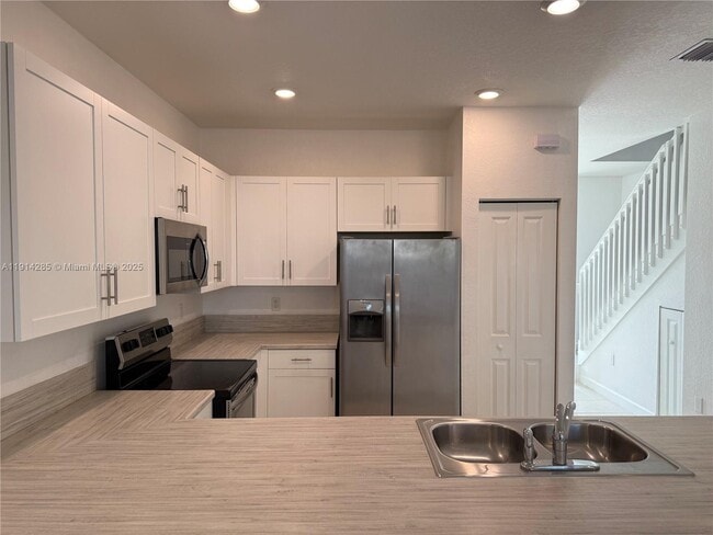 Foto del edificio - 685 NE 208th Terrace