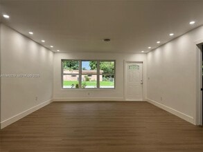 Building Photo - 370 NW 43rd Ave