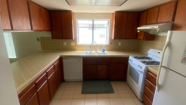 Building Photo - Renovated Townhome, Attached Garage, in Gated HOA Community *READ*