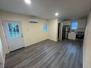 Building Photo - 422 Johnson Ave