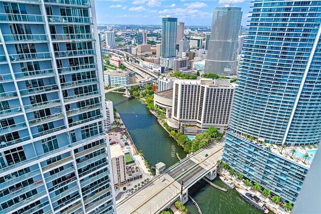 Building Photo - 475 Brickell Ave