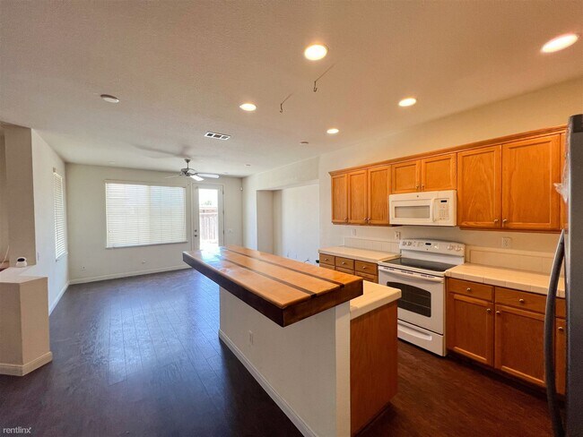 Building Photo - 5 br, 3 bath House - 2713 Nostalgia Street