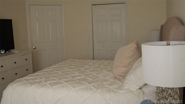 Foto del edificio - 3155 NE 184th St