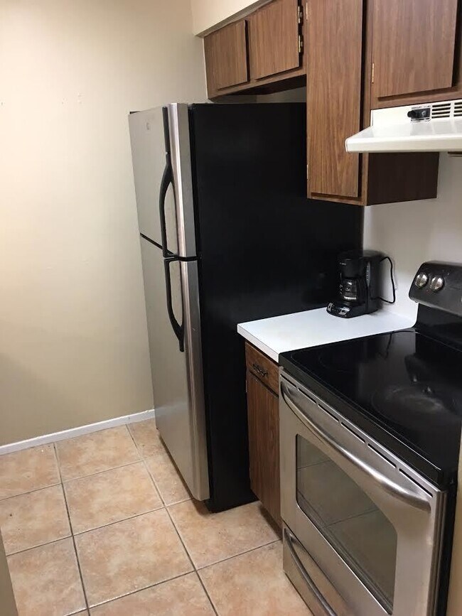 Foto del edificio - PRE-LEASE - HUGE HYDE PARK 1 BEDROOM - REAL WOOD FLOORS - $1375 - AVAIL AUG 10 2026