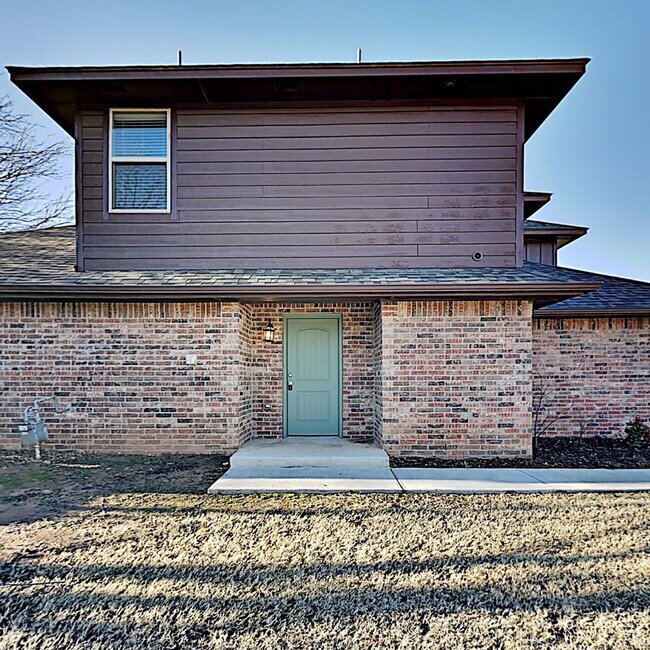 Building Photo - 3 Bedroom 2.5 Bath Duplex in Edmond