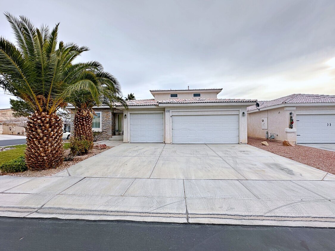 Primary Photo - 4 BEDROOM 3 BATH HOME GATED COMMUNITY IN C...
