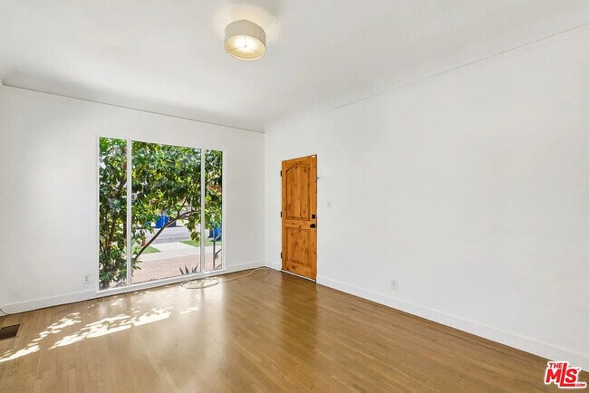 Foto del edificio - 3429 Edgehill Dr