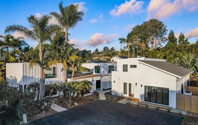 Building Photo - 256 Hillcrest Dr