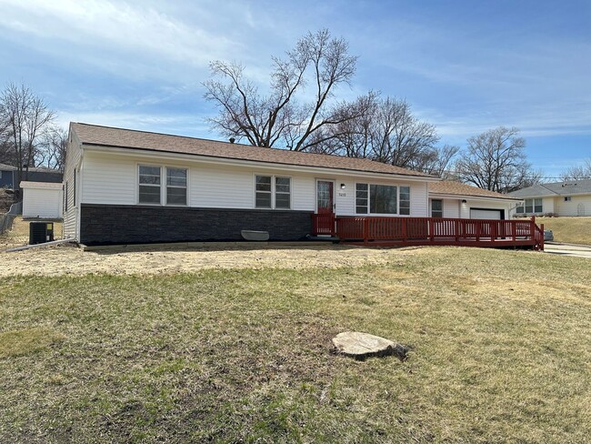 Building Photo - 3 Bedroom Ranch South Side for Rent
