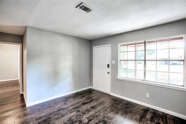 Building Photo - 11210 Cheeves Dr