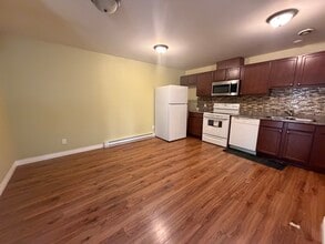Building Photo - 523 Canterbury Dr
